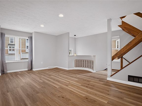 4th image of 2659 Hunters Point Dr