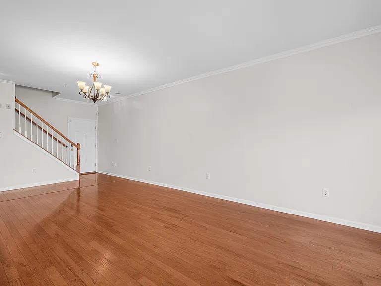 92 Lyon Ct — Photo 9