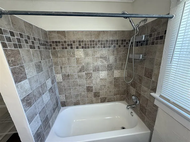 533 Plymouth Rd #4 — Photo 9