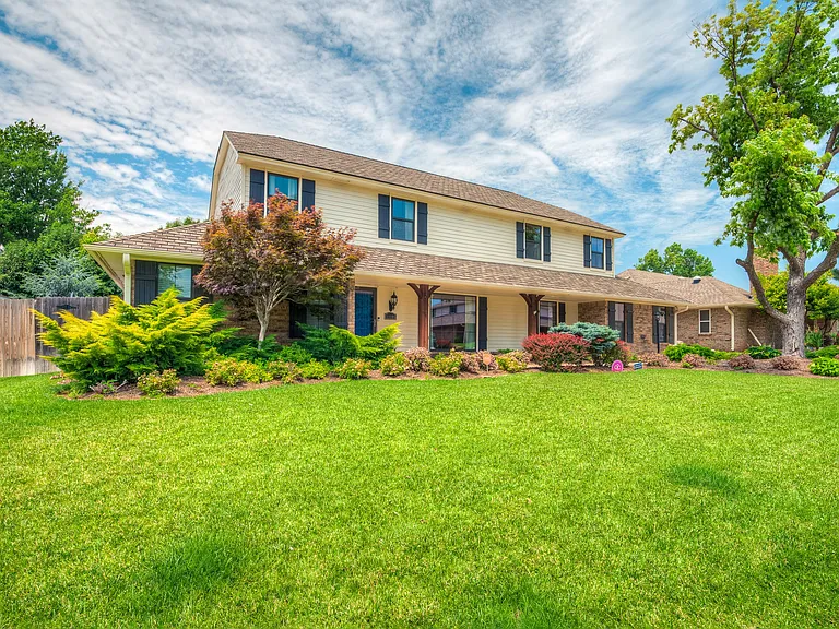 11105 Leaning Elm Rd — Photo 3