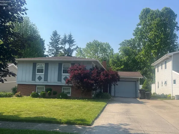 307 Pine Ct, Bellevue, OH 44811