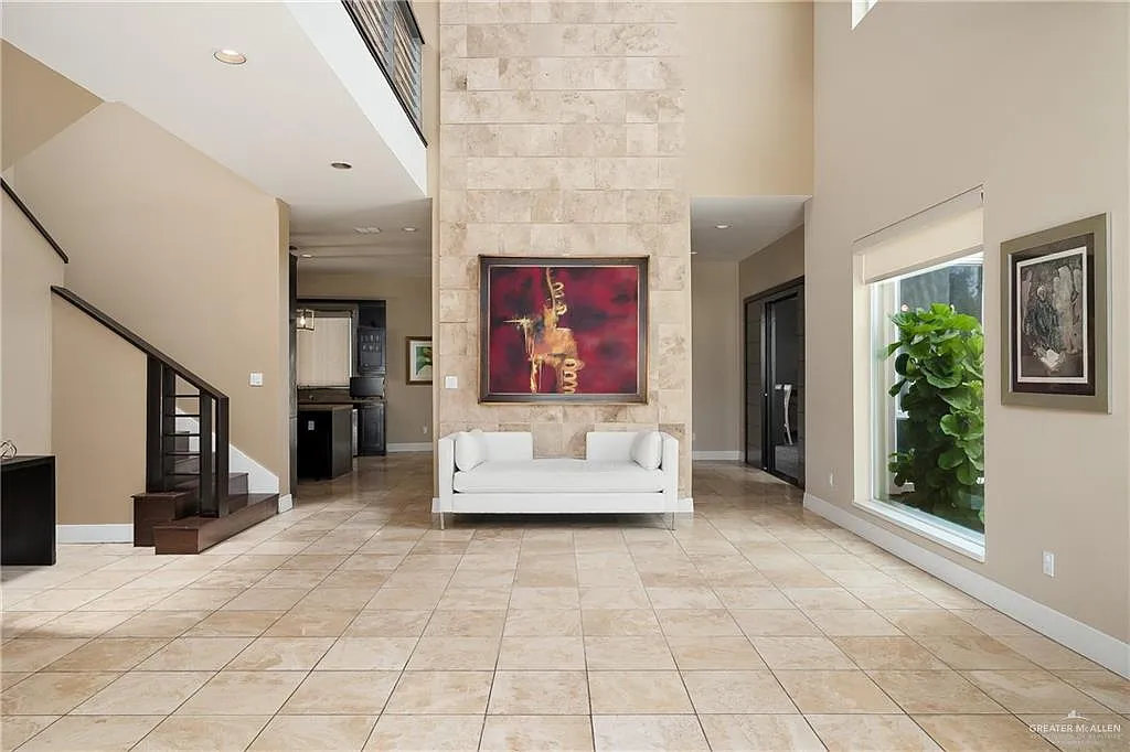 5 bed, 4.5 bath, 4057 sqft, $4,500 — Photo 4