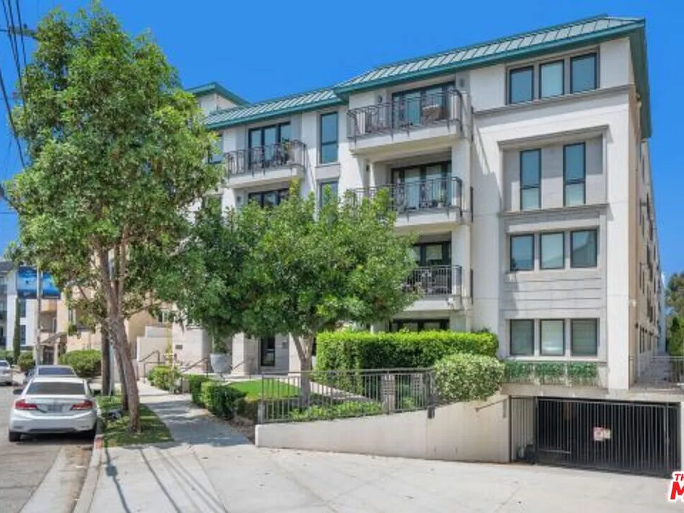 441 S Barrington Ave #303