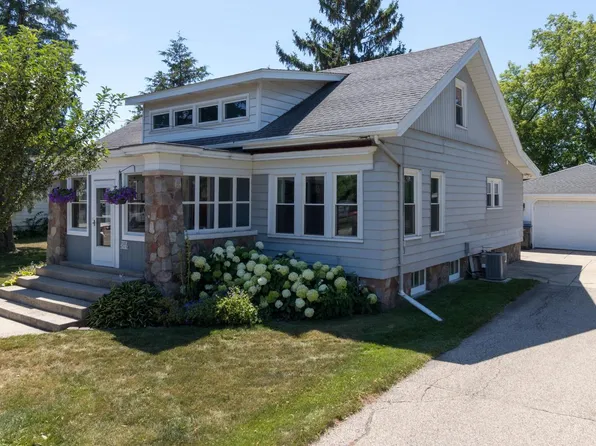 W283N7419 Main STREET, Hartland, WI 53029
