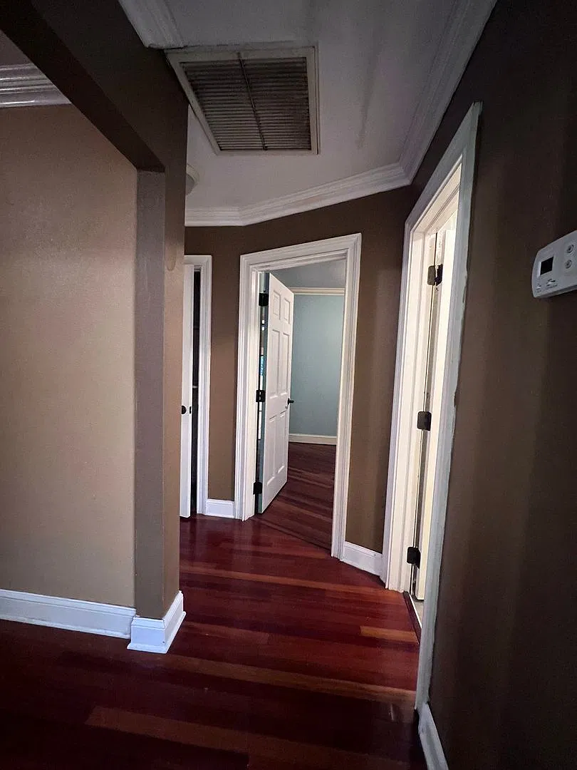 nice house with 2 sitting area and fenced patio — Photo 2