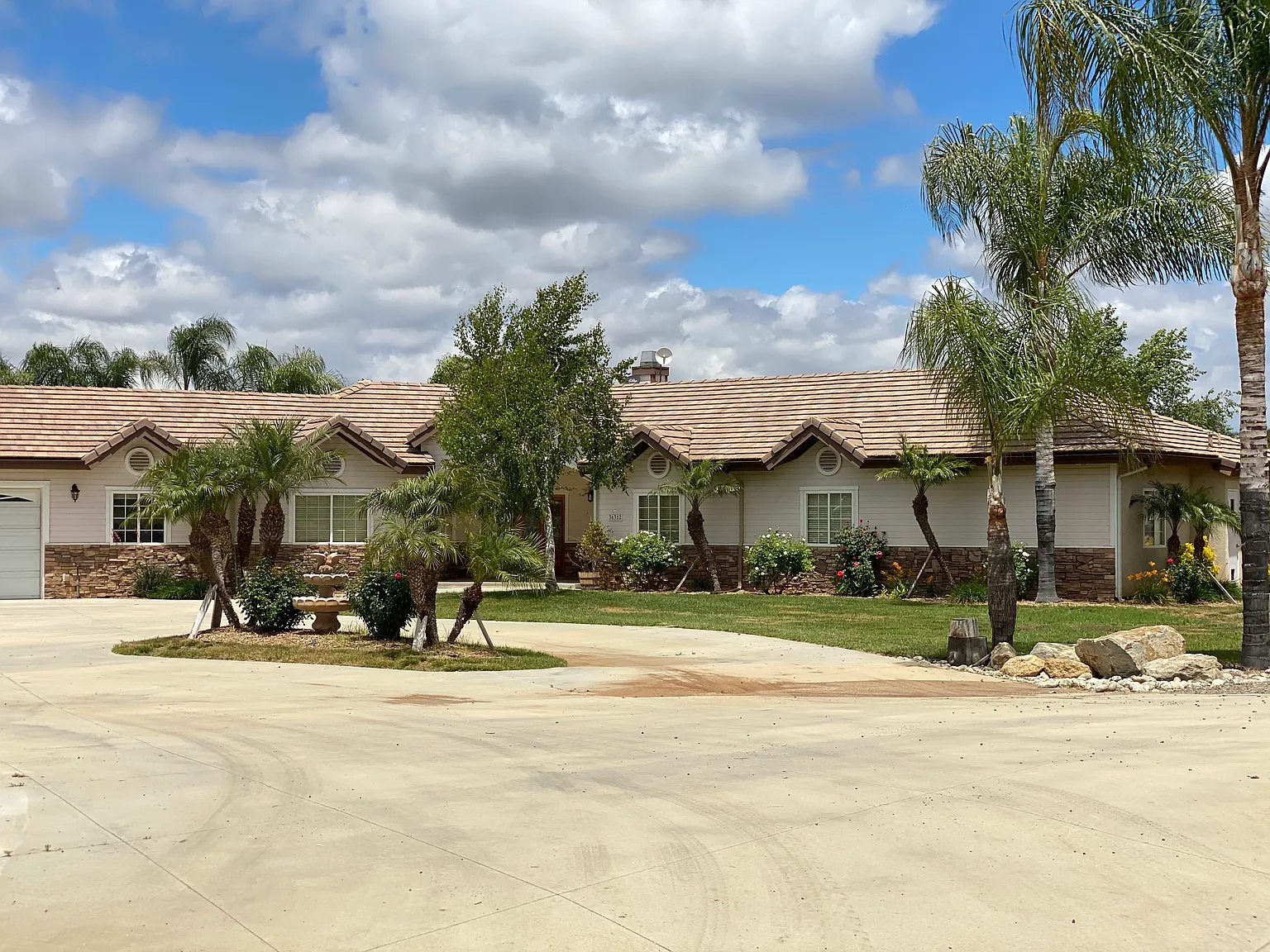 4 bed, 2.5 bath, 2903 sqft, $5,500 — Photo 3