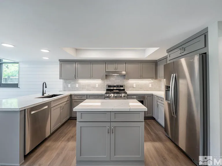 430 Angela Pl — Photo 7
