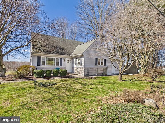 2nd image of 2175 River Rd