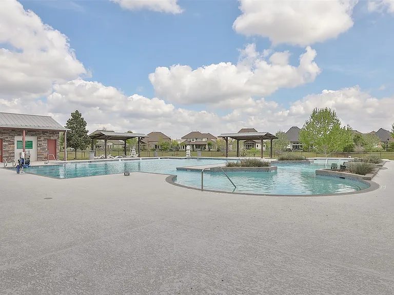 2810 Bluesage Bluff Dr — Photo 43