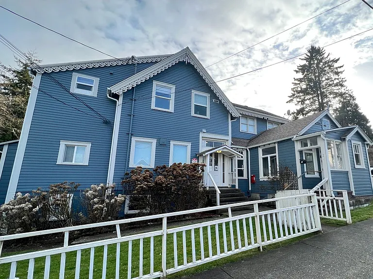 411 Bond St, Astoria, OR 97103 — Photo 2