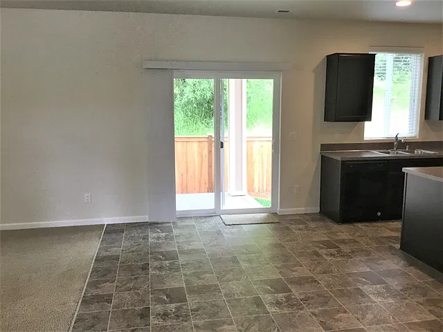 5 bed, 3.0 bath, 2592 sqft, $3,130 — Photo 3