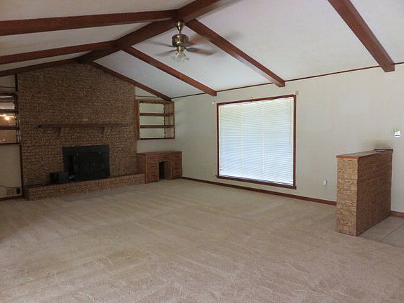 4th image of 207 Trail Hollow Ln