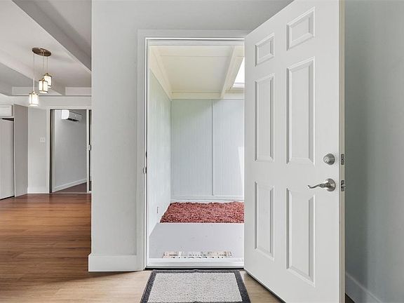 5th image of 2832 NE 11TH TERRACE