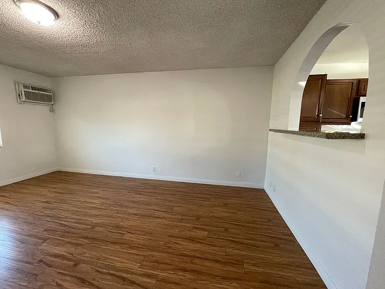 271 Parke St — Photo 9
