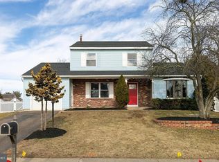 33 Berwick Ln, Sicklerville, NJ 08081