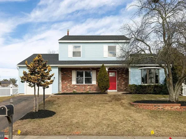 33 Berwick Ln, Sicklerville, NJ 08081