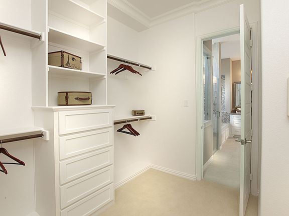 The Marigold Walk-In-Closet