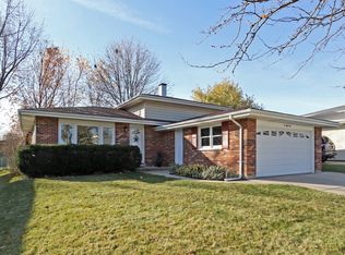 653 Catalpa Ln, Bartlett, IL 60103