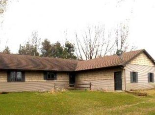 E7911 Cut Off Rd, New London, WI 54961
