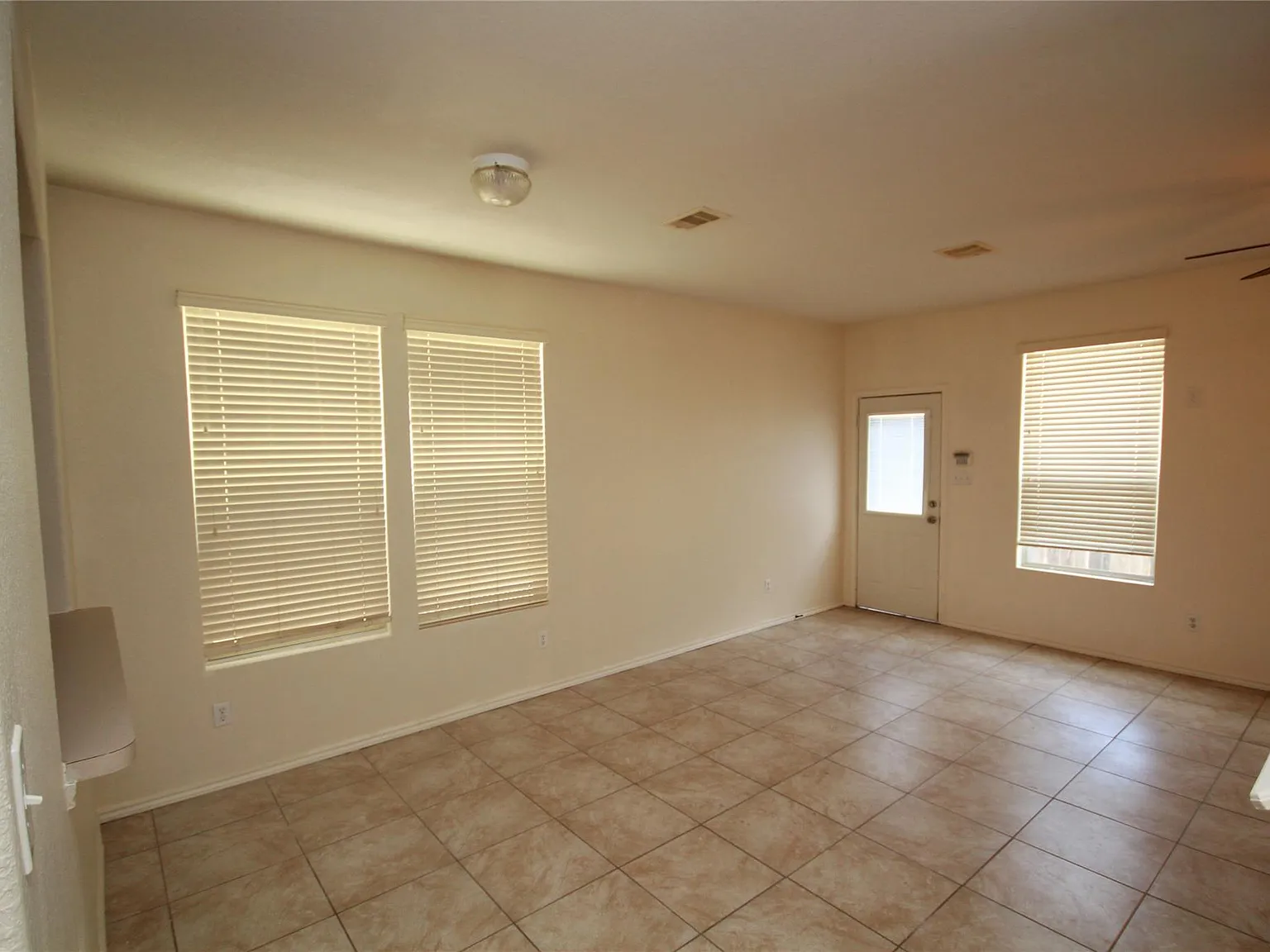 3 bed, 2.5 bath, 1540 sqft, $1,845 — Photo 4