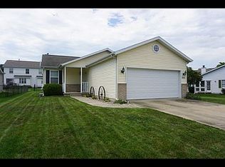 906 Taylor Ln, Le Roy, IL 61752