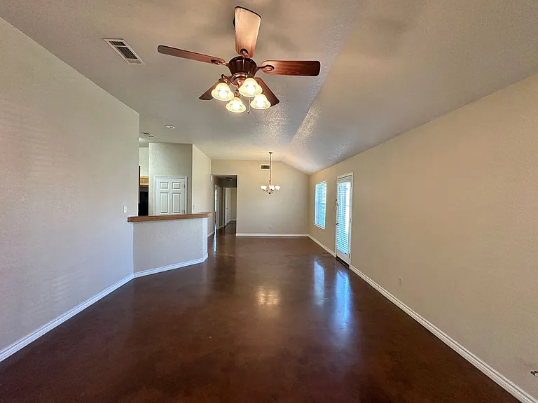 2103 Charleston Ct — Photo 3