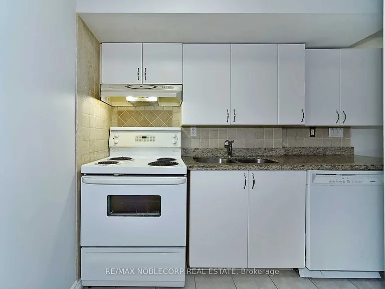 103 Foxchase Ave #16 — Photo 4