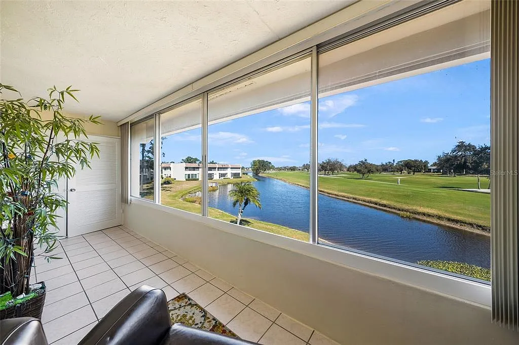 2 bed, 2.0 bath, 909 sqft, $1,995 — Photo 3