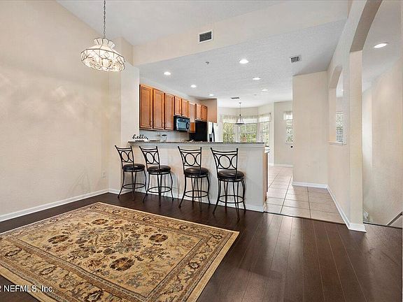 5th image of 205 Bayberry Cir Unit 705