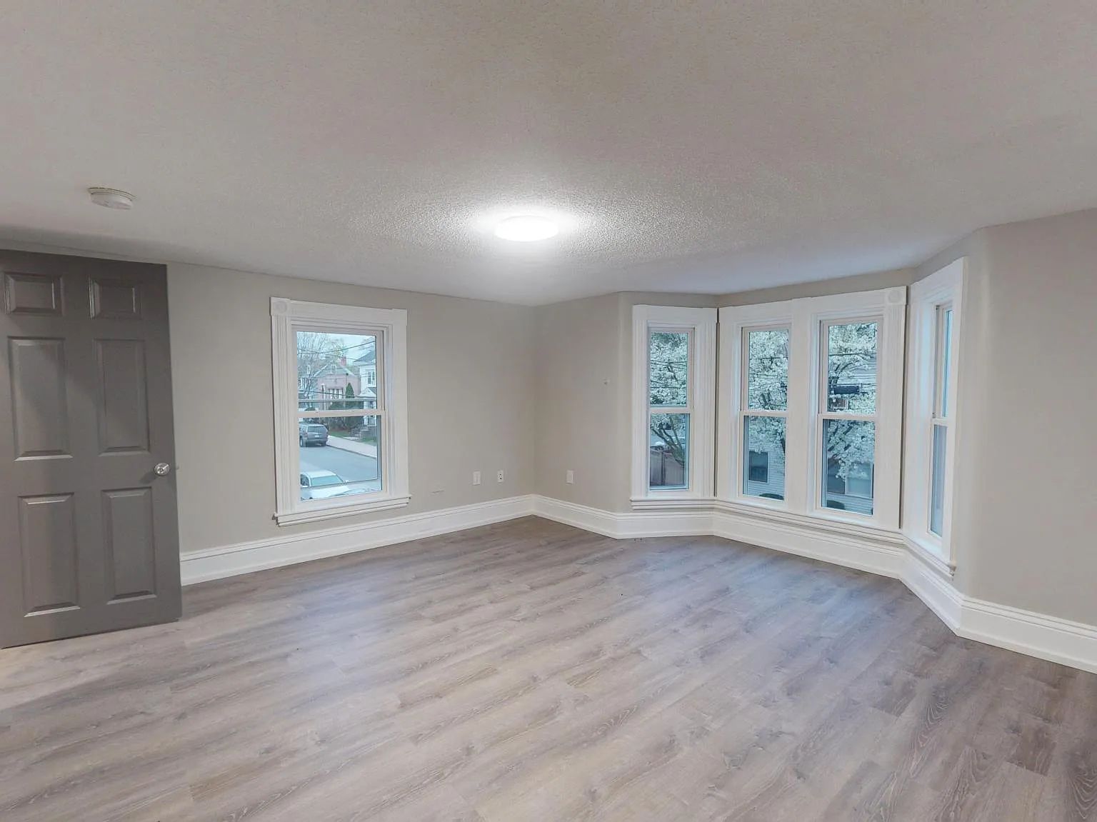 3 bed, 1012 sqft, $3,200 — Photo 4