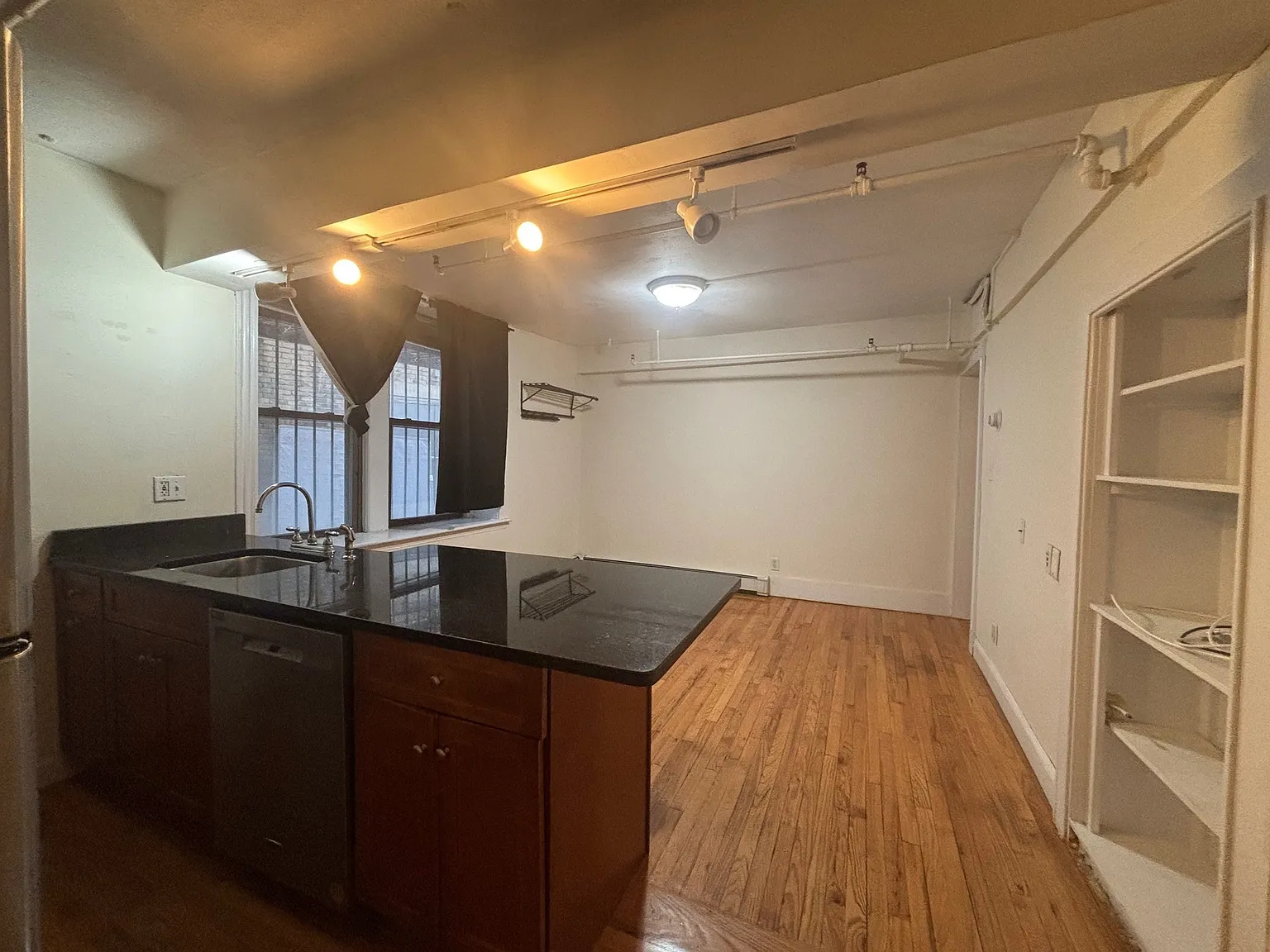 2 bed, 1.0 bath, 583 sqft, $2,995 — Photo 4