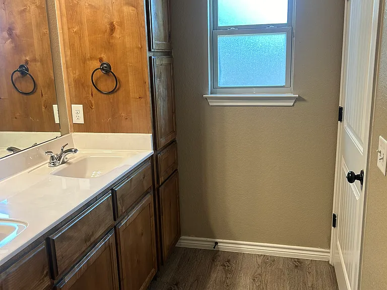 4300 Hunters Place Dr #B — Photo 18