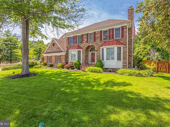 3rd image of 2190 Mackenzie Pl