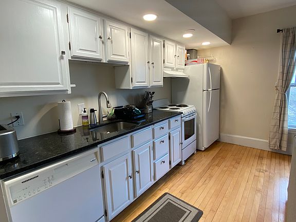 5th image of 14 Chiswick Rd APT 4