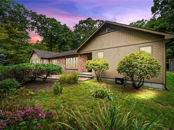 215 Knollridge Dr, North Smithfield, RI 02896