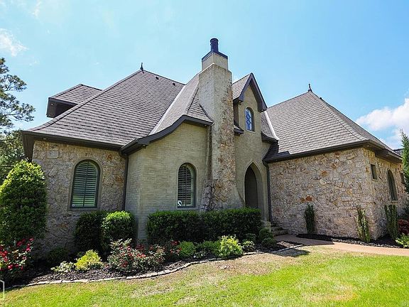 3rd image of 3821 Riviera Dr