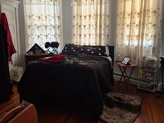 3rd image of 77 Pearsall Ave