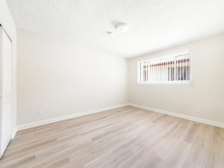 12858 Oxnard St #5 — Photo 14