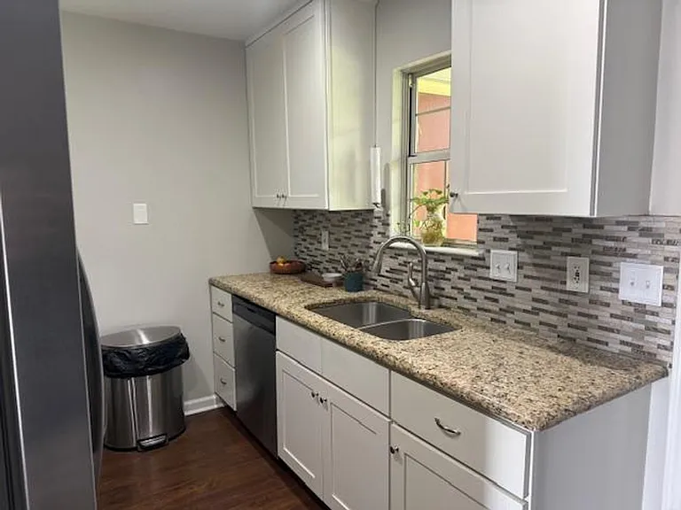 200 Old Spring Hill Ln — Photo 3