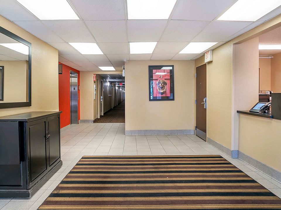Lobby and Guest Check-in