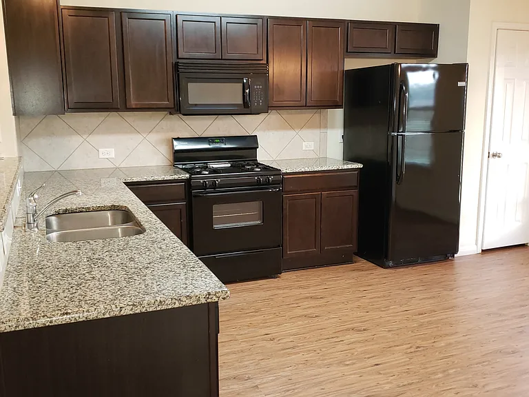 503 Luna Vista Dr — Photo 7