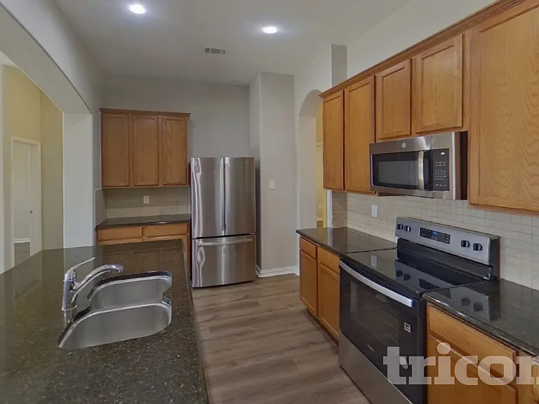 7814 Longbow Ln — Photo 6