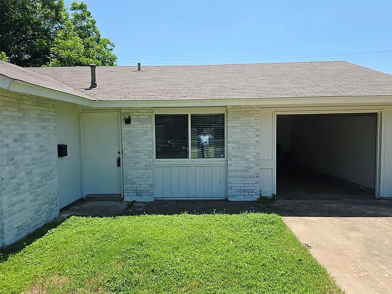 6103 Calmar Cv — Photo 19