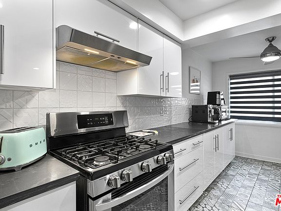 5th image of 11780 Moorpark St Unit A