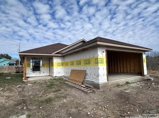 808 W Bates St, Beeville, TX 78102