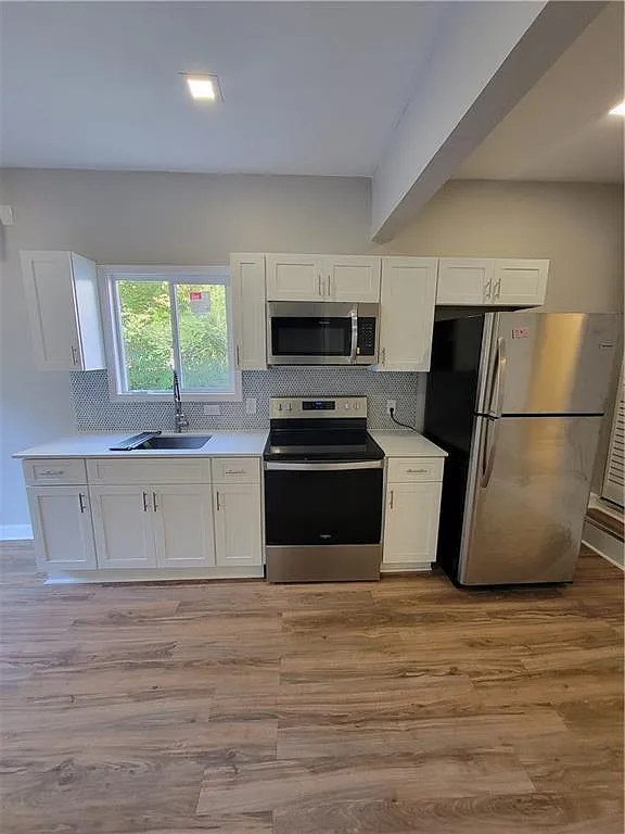 1 bed, 1.0 bath, 2456 sqft, $1,300 — Photo 4