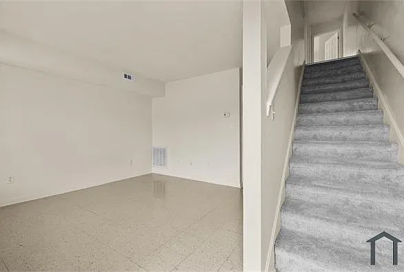 3 bed, 1360 sqft, $1,900 — Photo 4