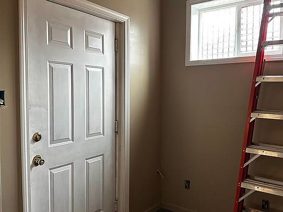 2nd image of 1462 Ohio St