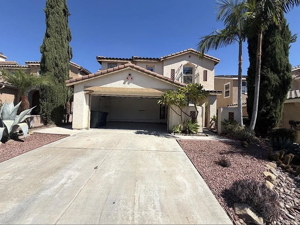 4 bed, 2.5 bath, 2384 sqft, $5,400 — Photo 1