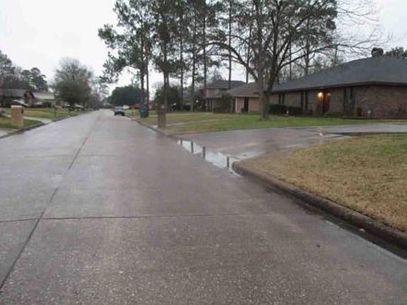 Exterior Neighborhood (street photo)